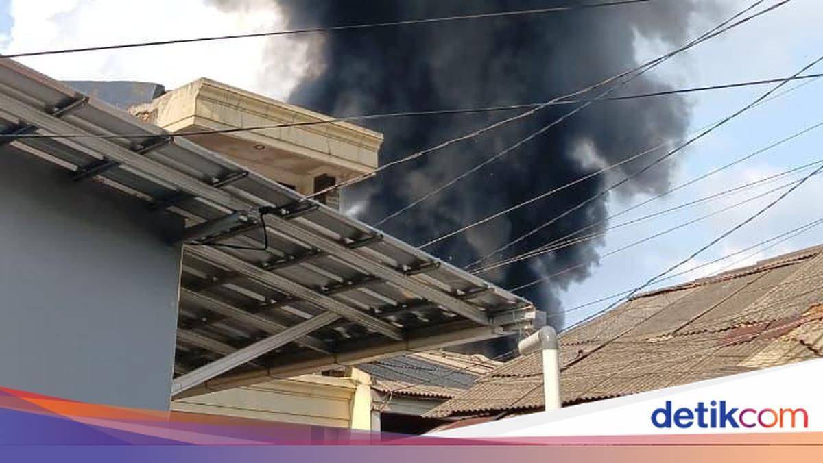 Lapak Pedagang di Jagakarsa Kebakaran, 7 Unit Damkar Dikerahkan