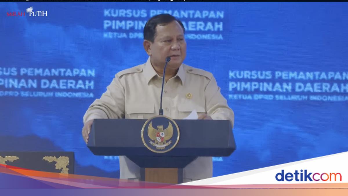 Prabowo Cek Cadangan Beras di Gudang Bulog Magelang