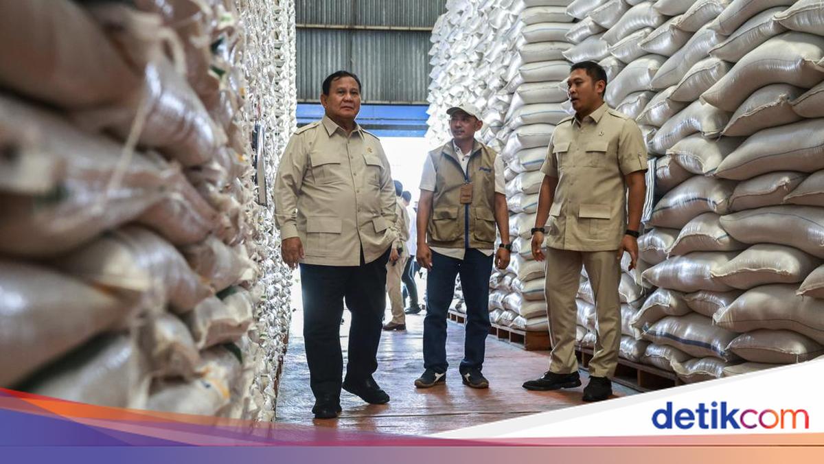 Prabowo Sidak Gudang Bulog di Magelang, Pastikan Stok Beras Aman