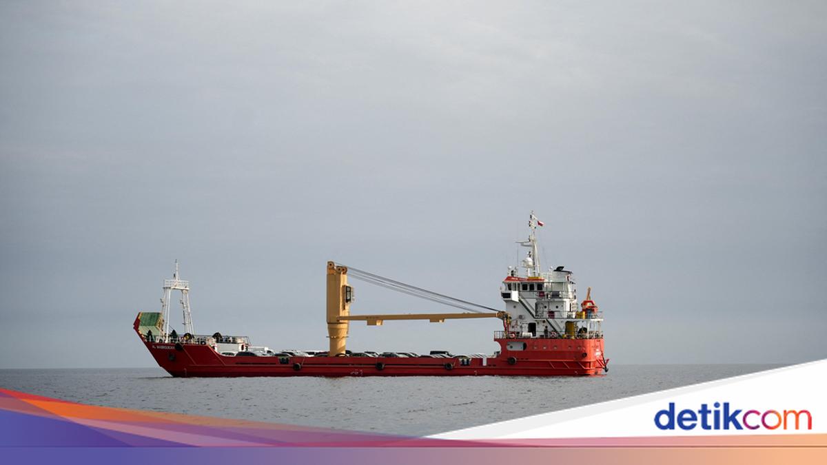 Tanpa Gangguan, Kapal Pesiar Milik Teman Putin Ini Bisa Lintasi Selat Hormuz