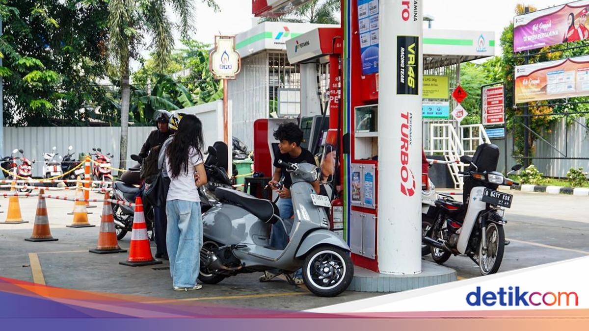 Aktivitas di SPBU Saat Harga BBM Nonsubsidi Naik Tajam