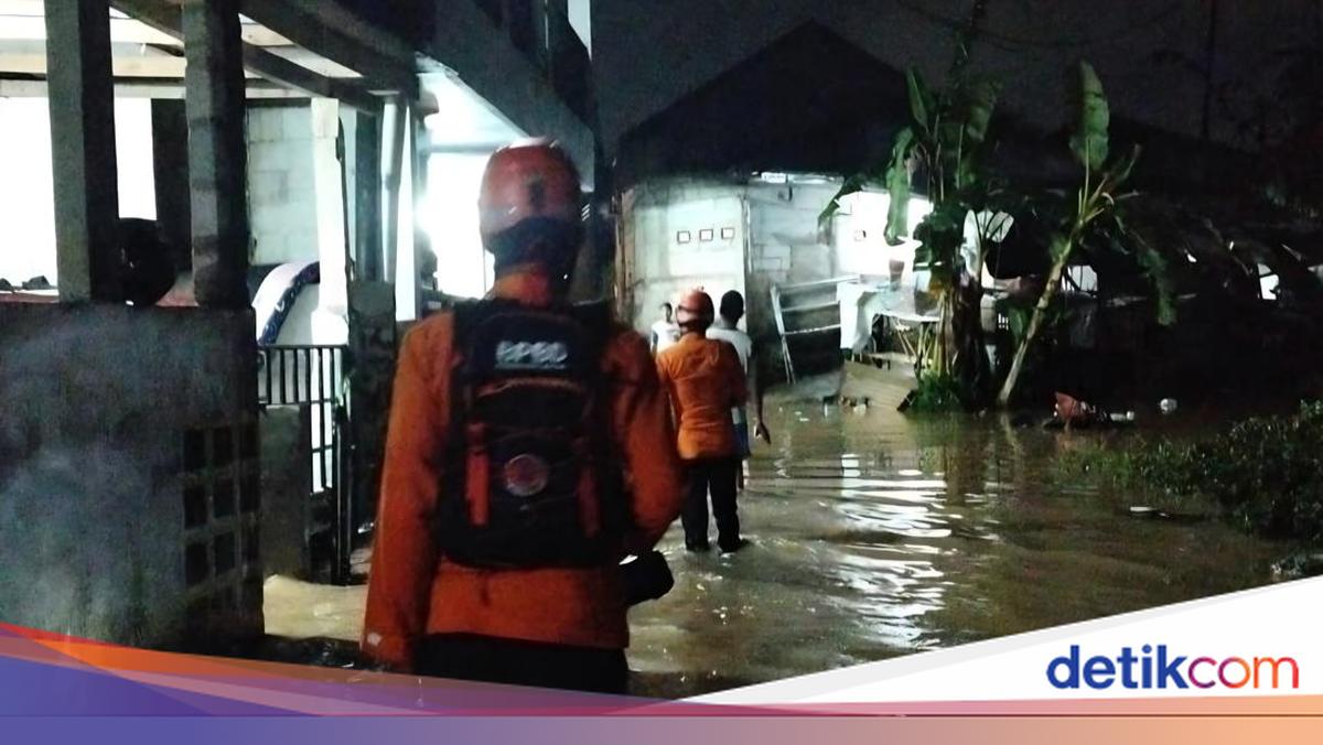 Banjir 1 Meter Rendam Puluhan Rumah Imbas 2 Sungai Meluap di Ciomas Bogor