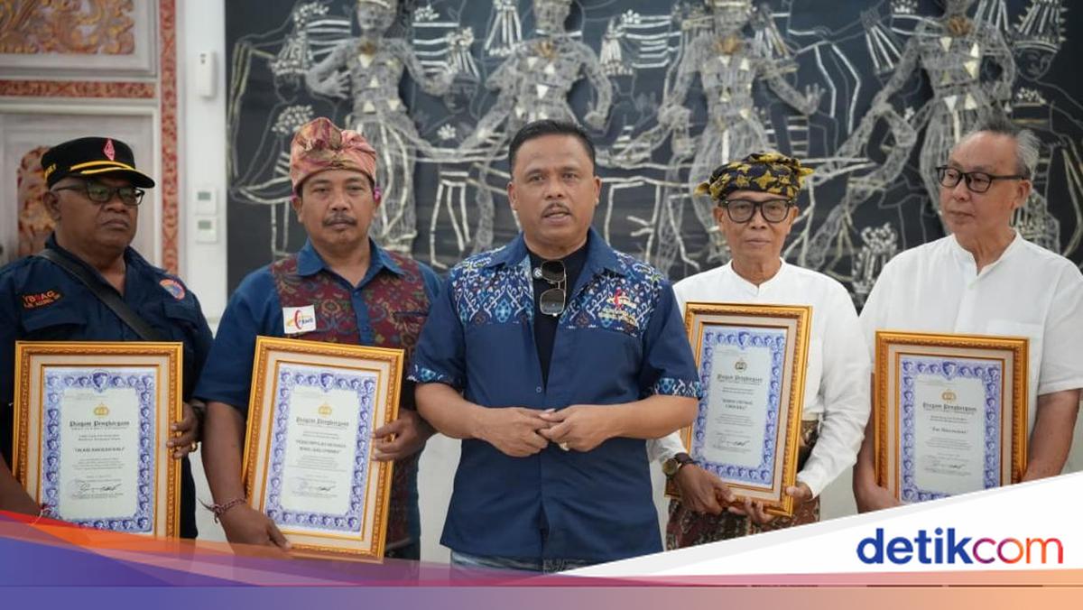 Kakorlantas Beri Penghargaan ke Tokoh Komunitas Bali, Sinergi Jaga Kelancaran Lalin