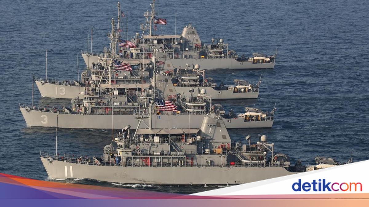 Kapal Kargo Iran Dilumpuhkan Kapal Perang AS di Teluk Oman