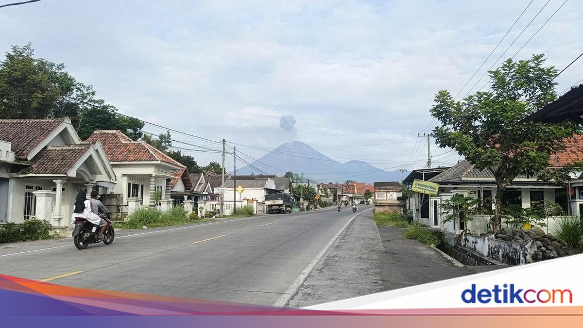 Gunung Semeru Erupsi 3 Kali Pagi Ini, Tinggi Letusan Capai 1.000 Meter