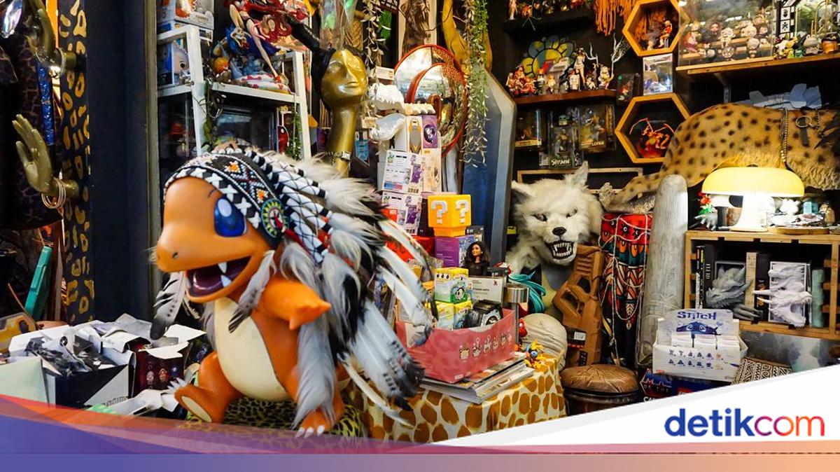 Menjelajah Pasar Santa, Surga Barang Unik dan Vintage
