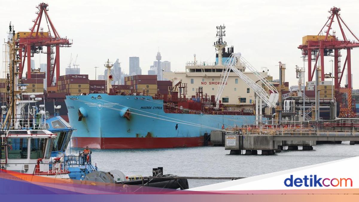 Kapal Tanker Maersk Cyprus Bersandar di Sydney, Aktivitas Pelabuhan Botany Ramai