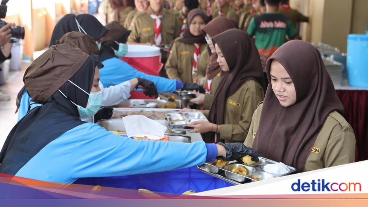 Perdana, SPPG Pejaten Sajikan MGB Prasmanan di SMA Kemala Bhayangkari