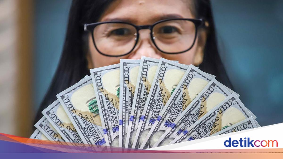 Dolar Menguat, Rupiah di Level Rp17.300