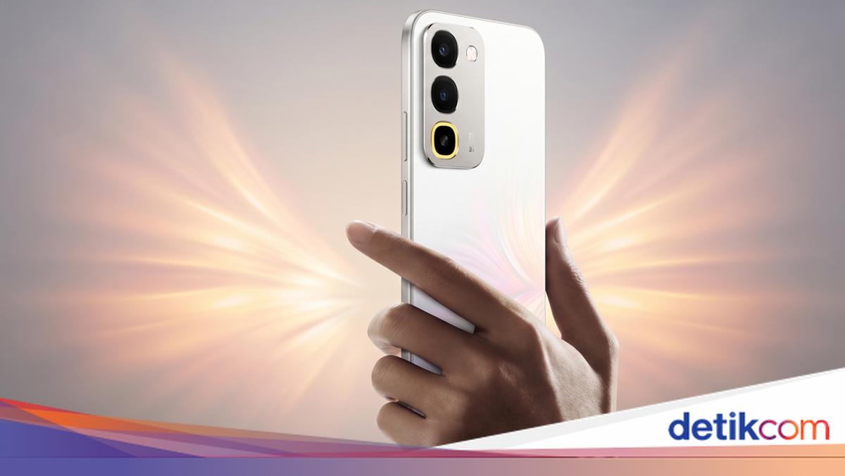 Realme C100 Series Segera Rilis di RI, Desain Blooming &amp; Baterai Jumbo