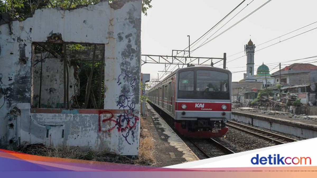 Potret Memprihatinkan Stasiun Buaran Lama, Bangunan Rusak Ditumbuhi Semak