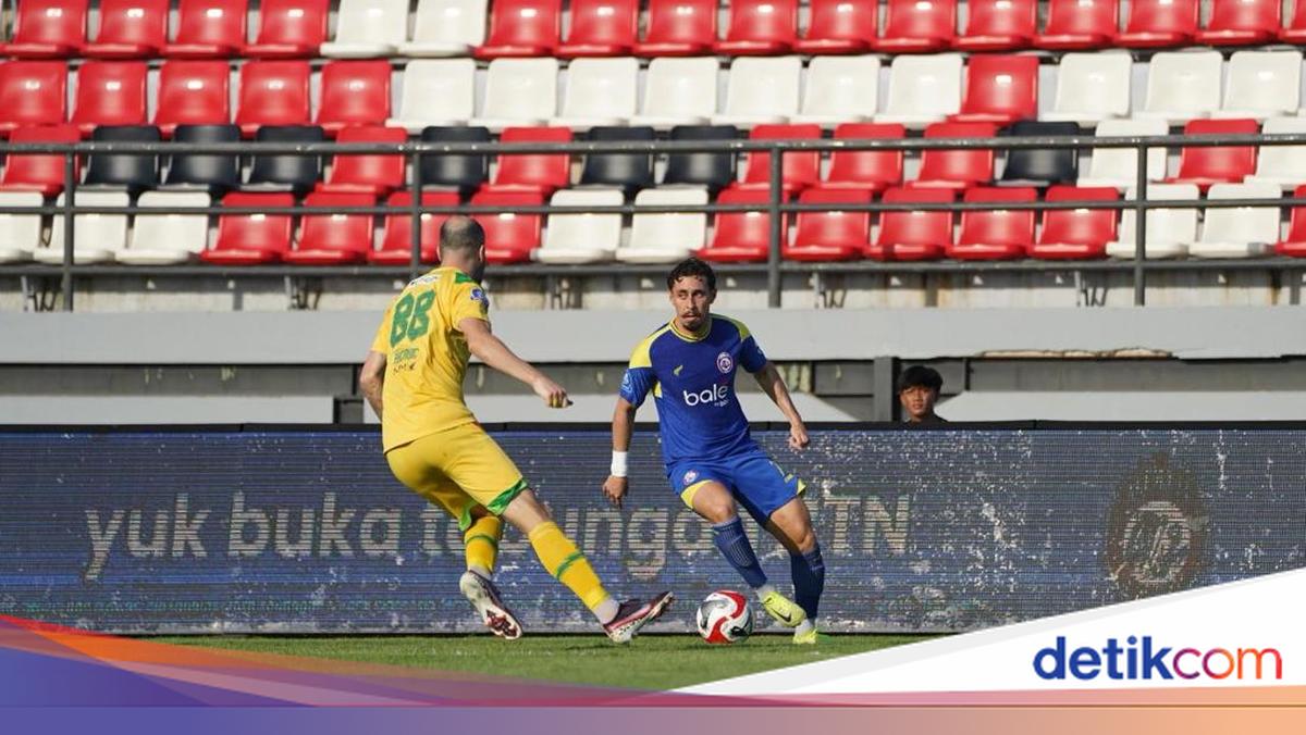 Persebaya Hantam Arema FC 4-0