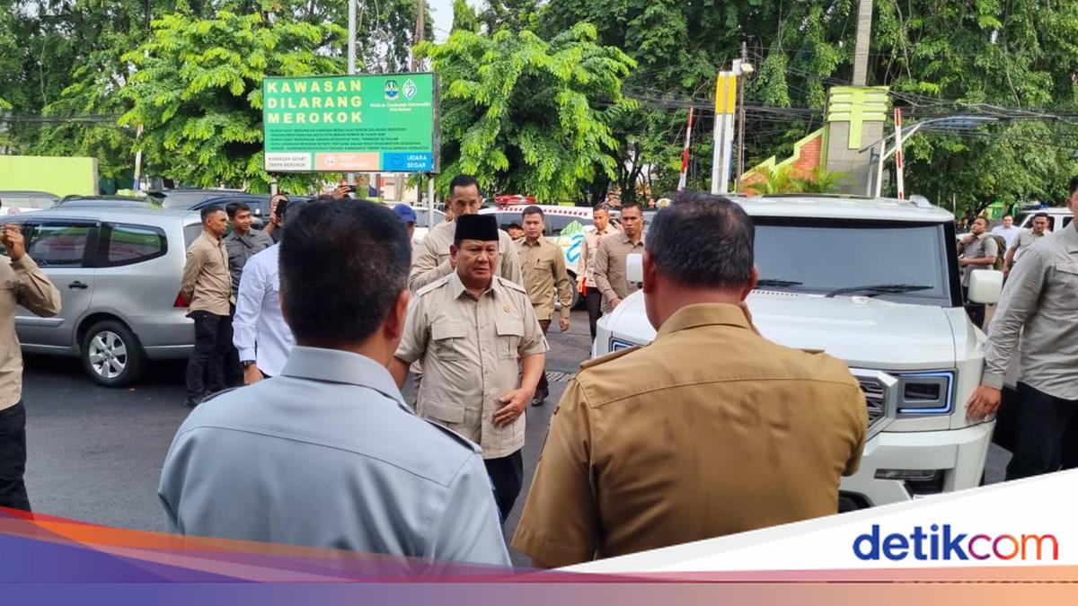 Prabowo Minta Kecelakaan Kereta Tak Terulang Lagi