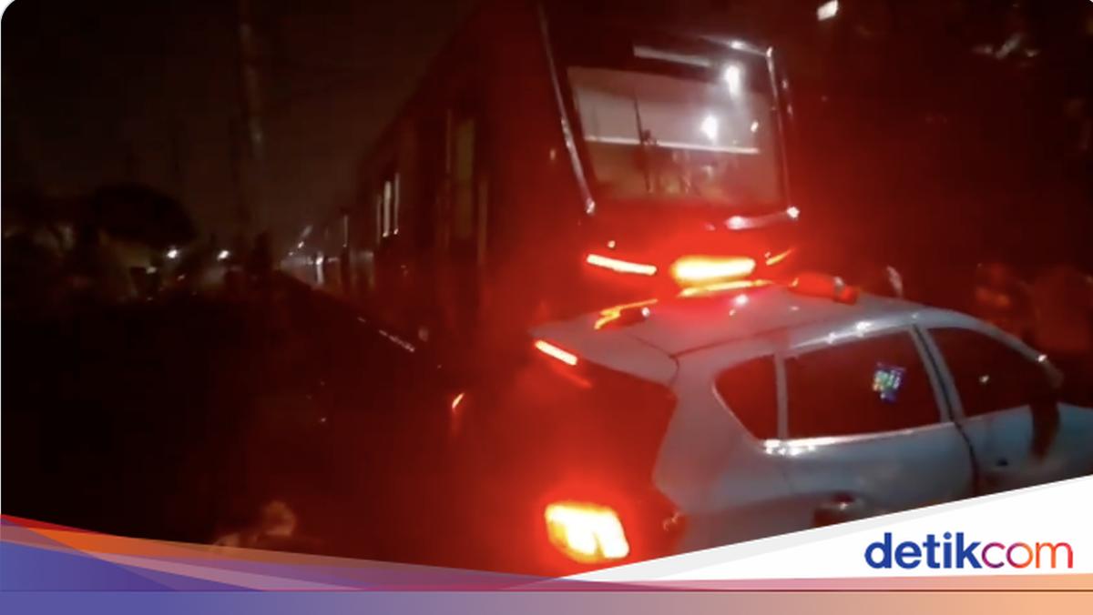 Kecelakaan Kereta di Bekasi, Green SM Buka Suara soal Taksi Tertemper KRL