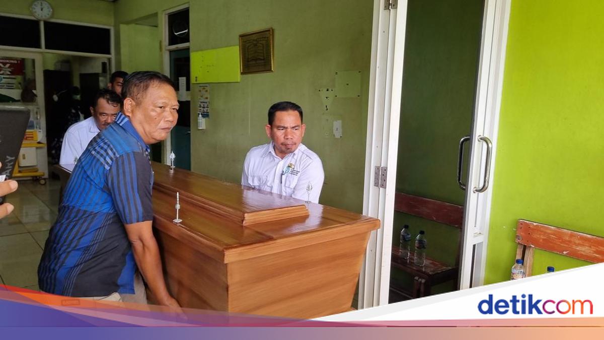 Jenazah Mia Citra Korban Kecelakaan Kereta di Bekasi Dipulangkan ke Ngawi