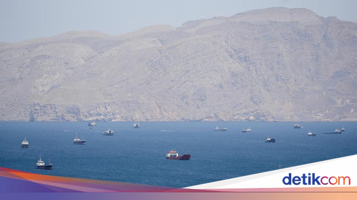 Lalu Lintas Kapal di Selat Hormuz Melambat