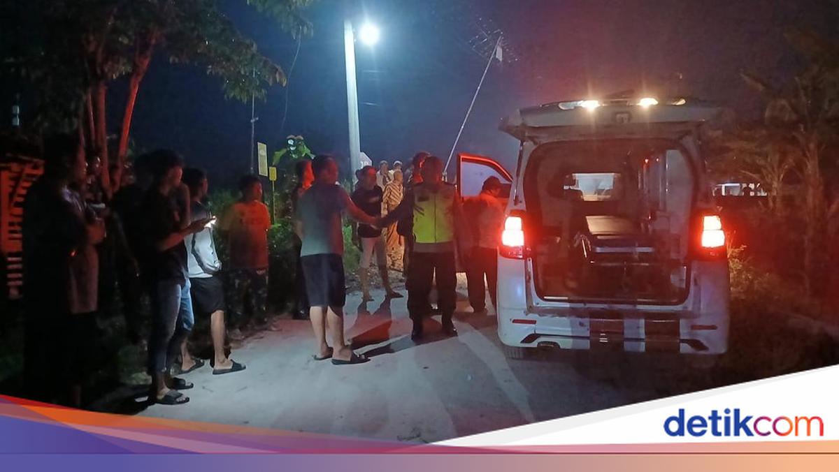 Duka Mobil Rombongan Pengantar Haji Tertabrak Kereta