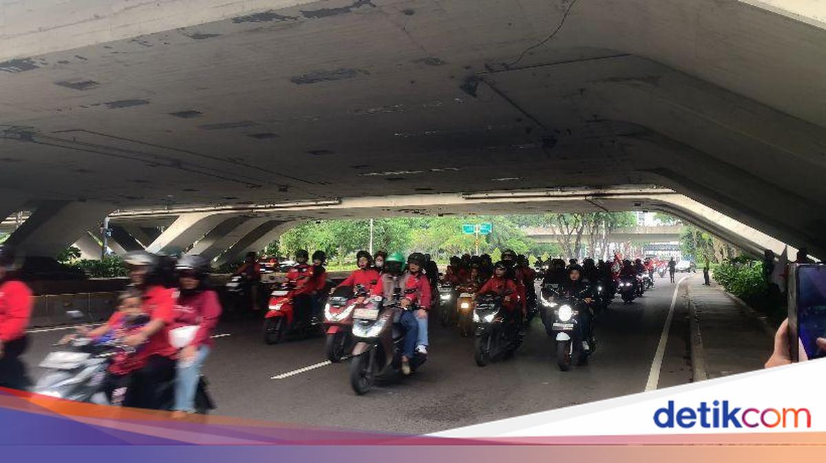 May Day 2026, Massa Buruh dan Ojol Konvoi Motor Bergerak ke Monas