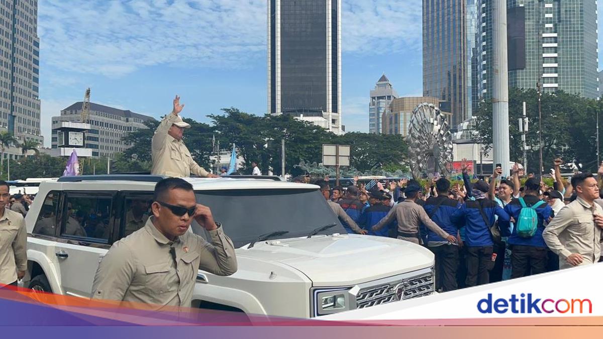 Prabowo Hadiri May Day di Monas, Sapa dan Salami Massa Buruh