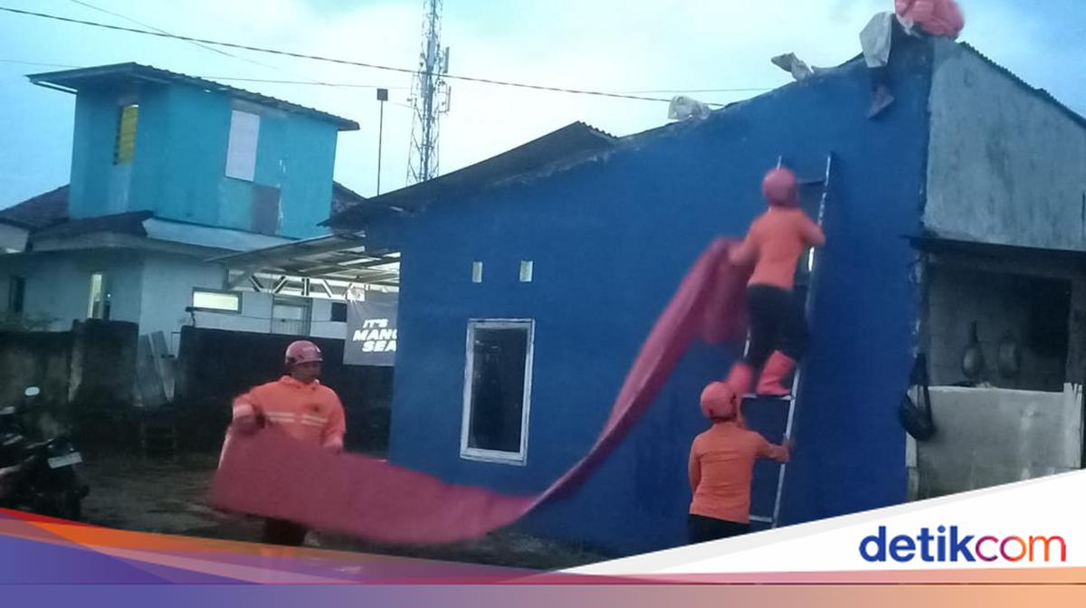 3 Rumah di Gunungputri Bogor Rusak Diterjang Angin Kencang