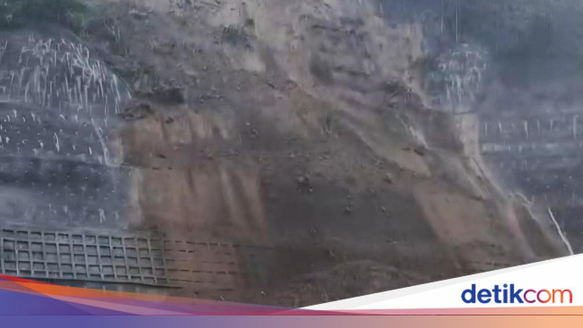 Area Proyek PLTA Upper Cisokan Longsor, Material Meluncur dari Atas Bukit