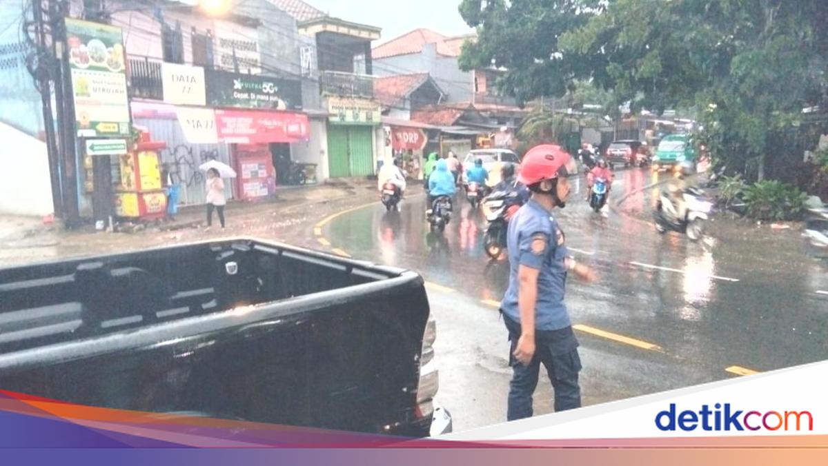 Hujan Deras, Jalan KSU Depok Sempat Tergenang Banjir