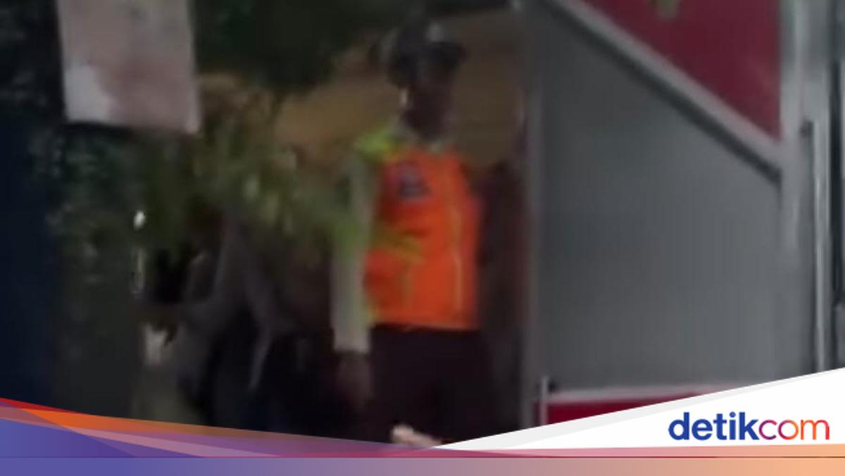 Kepanasan di KRL Green Line yang Mati Listrik, Penumpang Loncat dari Gerbong