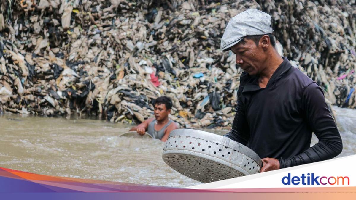 Potret Pendulang Logam, Mengadu Nasib Di Kali Pesanggrahan