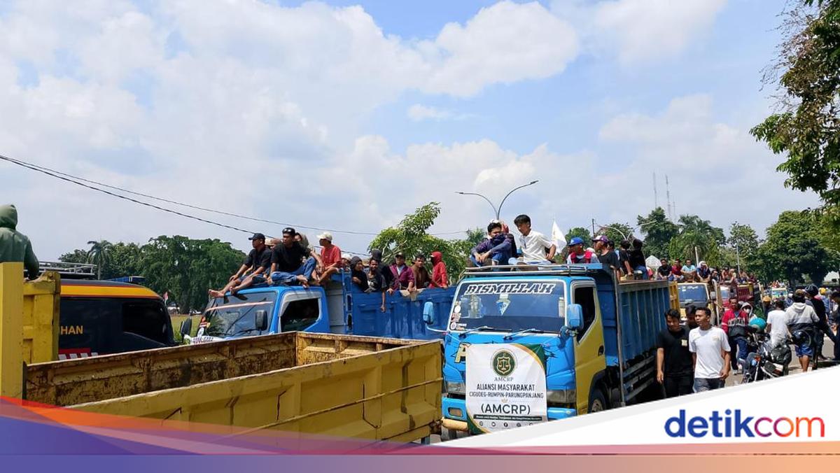 Warga Demo ke Kantor Bupati, Tagih Janji Tambang di Bogor Barat
