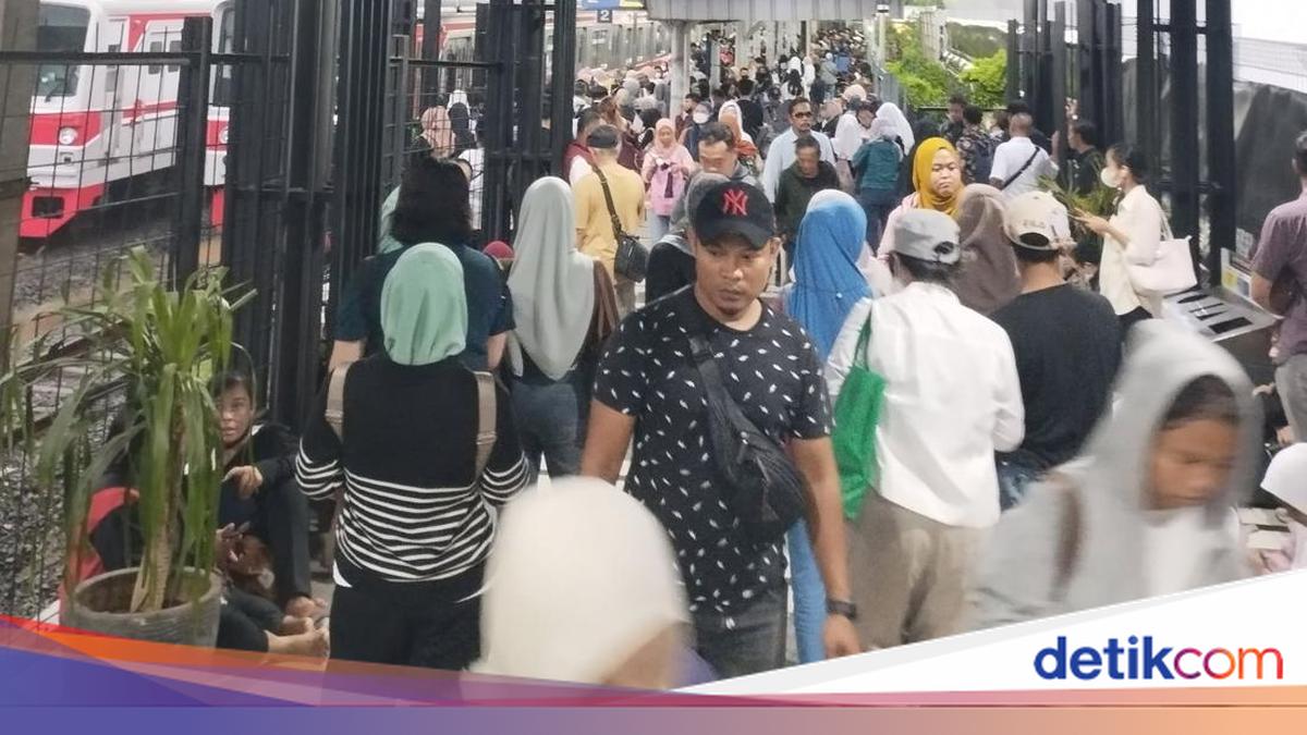 Kagetnya Penumpang saat KRL Green Line Gangguan Akibat Sambaran Petir