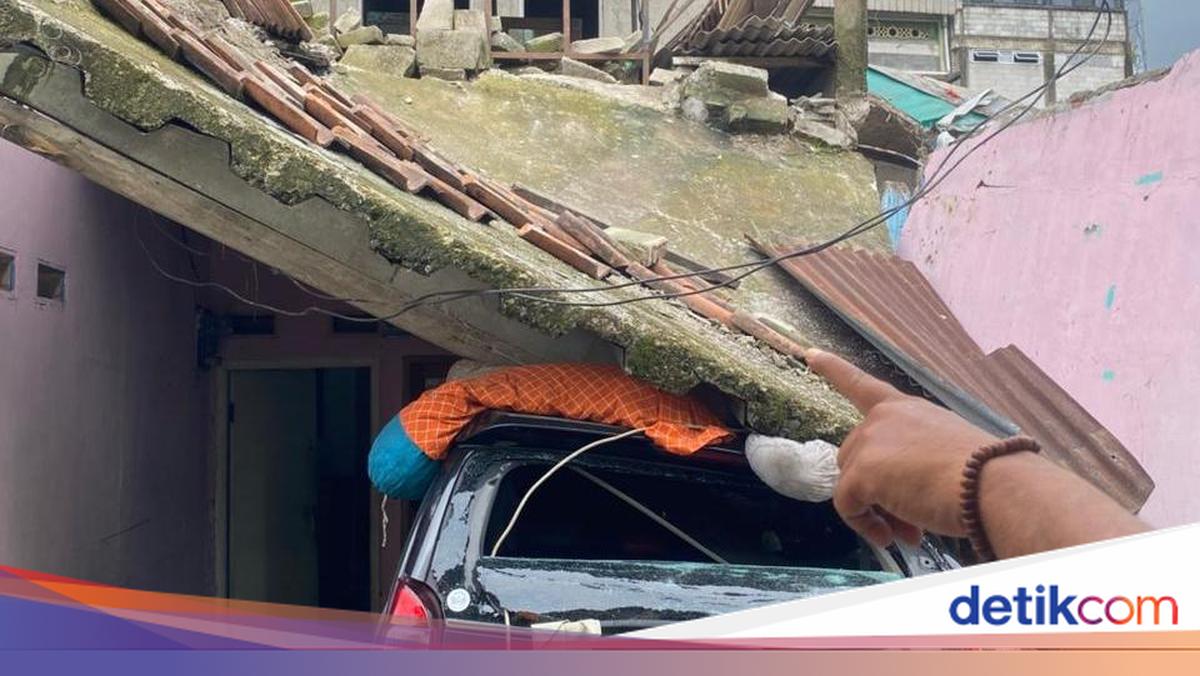 Rumah di Cipayung Depok Roboh, Timpa Mobil dan 2 Bangunan di Sampingnya