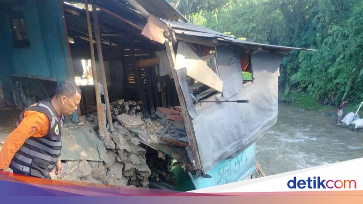 Tebing Sungai Longsor di Bogor, 2 Rumah Warga Rusak