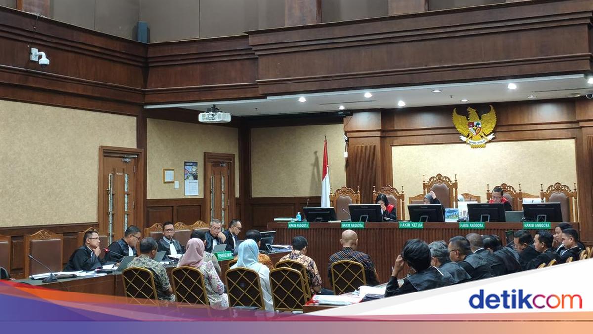 'Sultan' Kemnaker Nangis saat Sidang Kasus Korupsi, Ngaku Nyesel Ikut Pimpinan