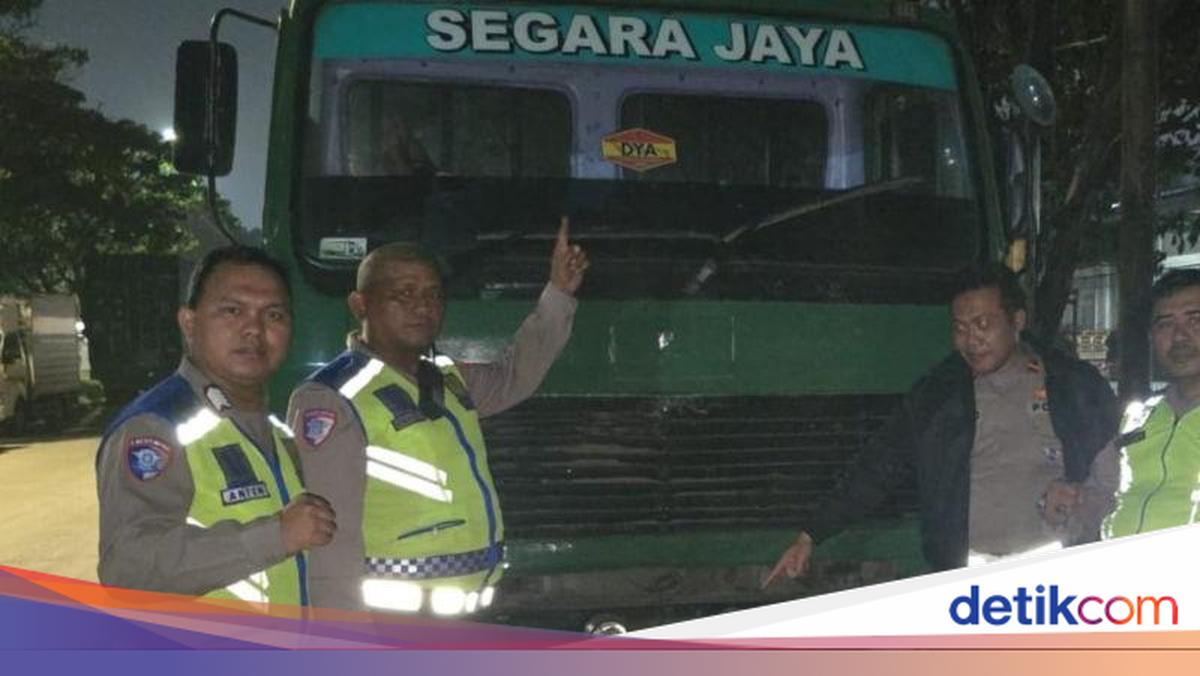 Bisa-bisanya Truk Trailer Lawan Arah di Jl Cacing Jakut, Sopir Langsung Ditilang