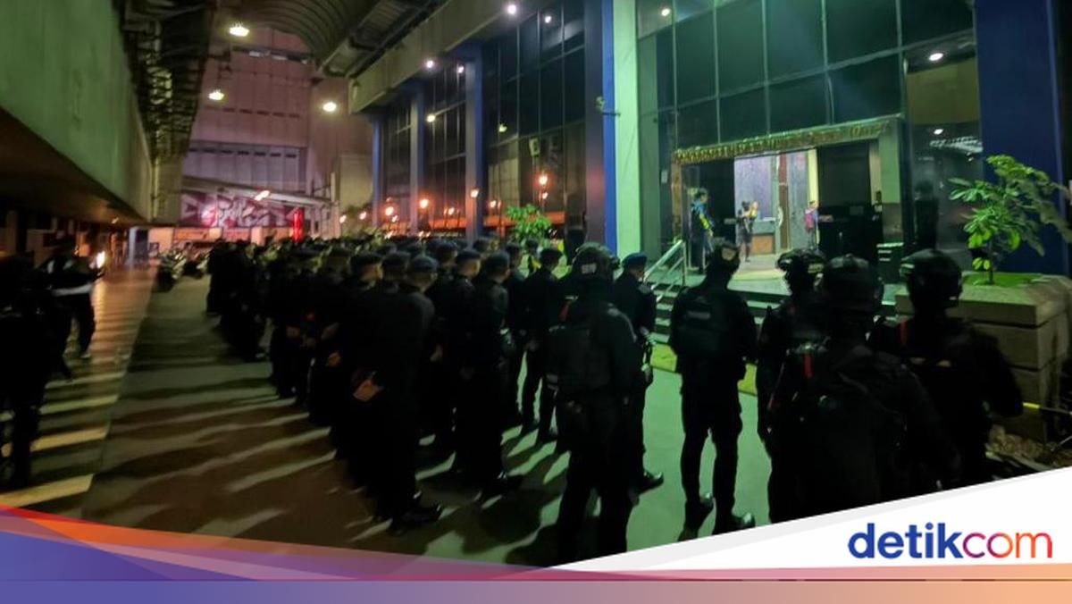 Puluhan Personel Brimob Berjaga Ketat di Kawasan Hayam Wuruk Jakarta, Ada Apa?