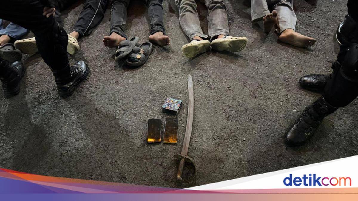 Polisi Tangkap 6 Pemuda Hendak Tawuran di Bekasi, Sita Pedang