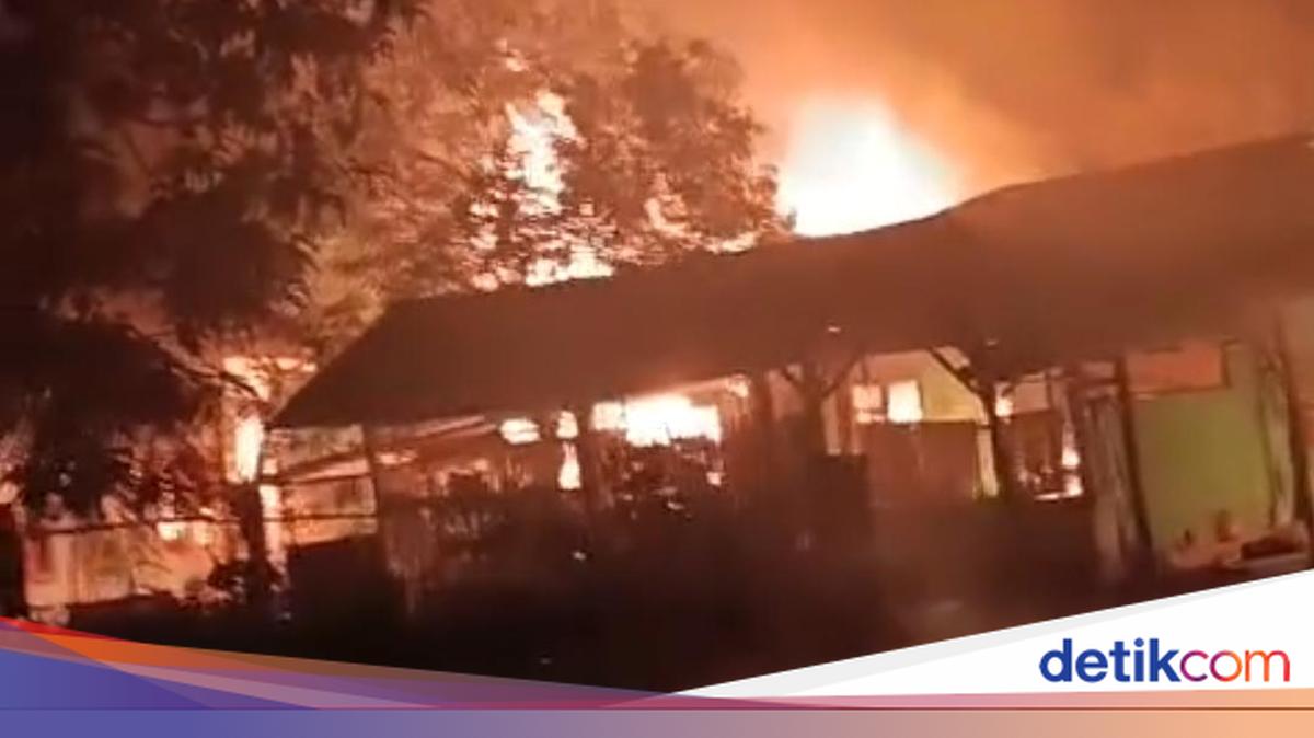 Ponpes di Mesuji Dibakar Massa Usai Isu Pencabulan