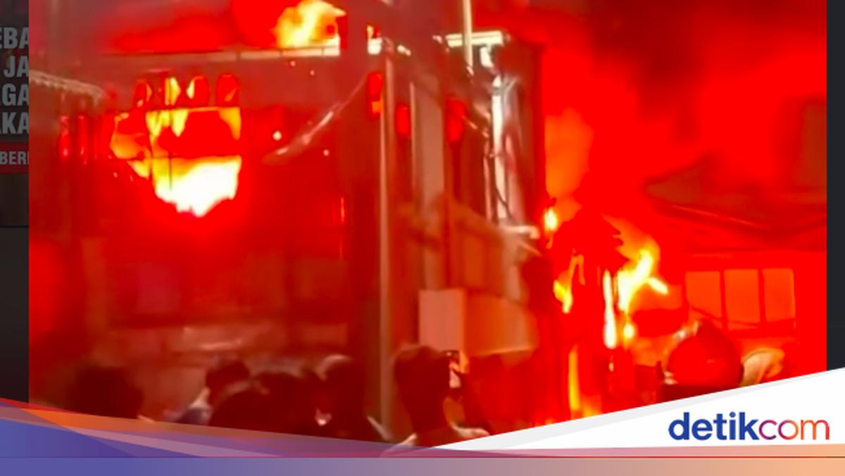 Ini Pemicu Kebakaran Besar 4 Gudang di Jakbar, Ada 5 Ledakan di Awal