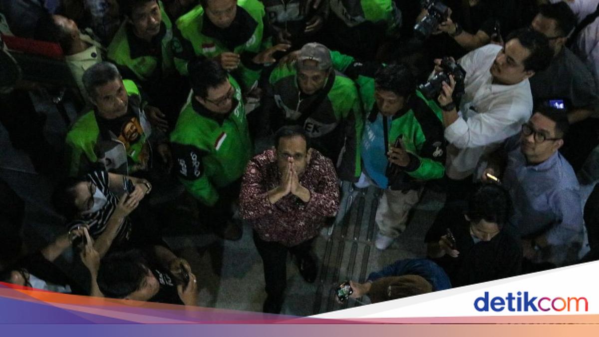 Momen Haru saat Nadiem Peluk dan Rangkul Ojol Usai Dituntut 18 Penjara