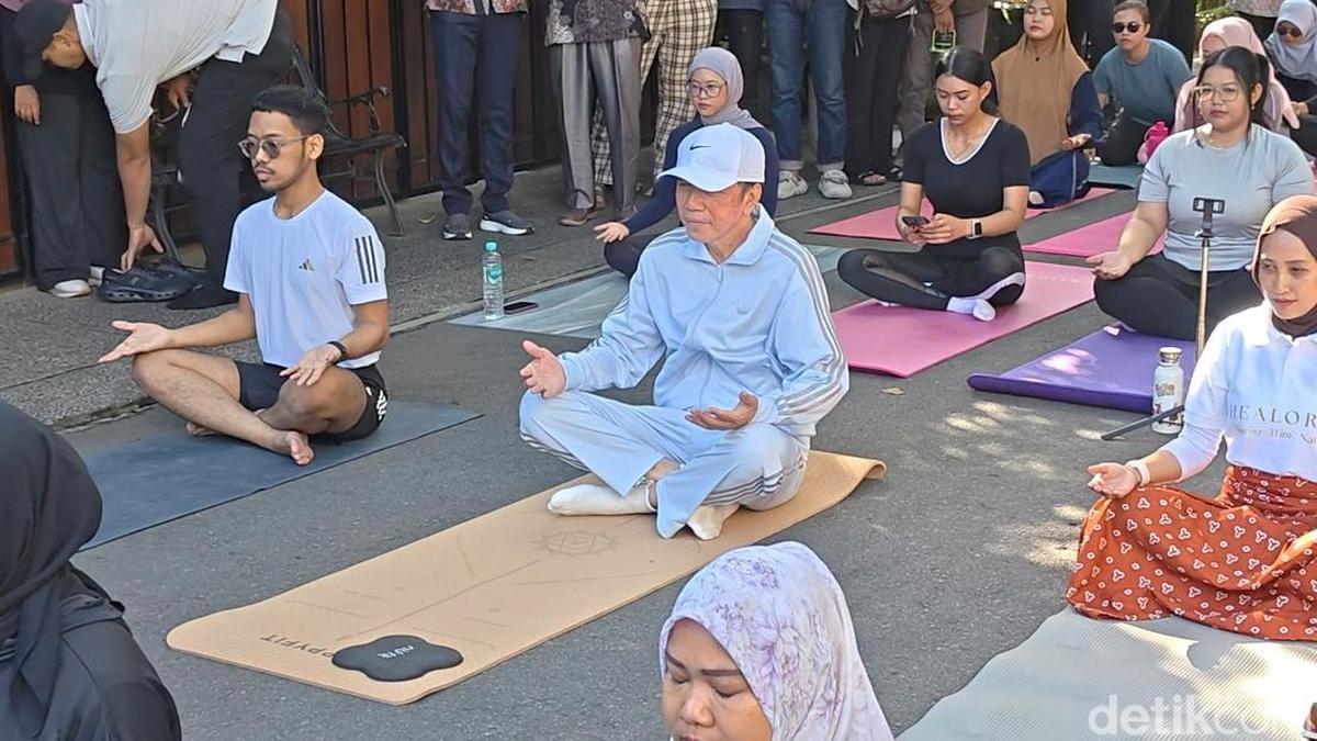 Viral Jokowi Ikut Yoga, Riset Harvard Beberkan Manfaatnya di Usia Senja