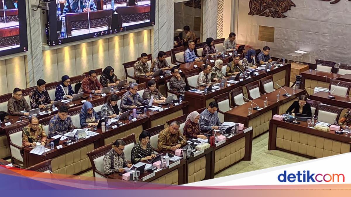 Gubernur BI Disemprot DPR: Dolar AS Sudah Rp 17.600, tapi Bilang Masih Stabil!
