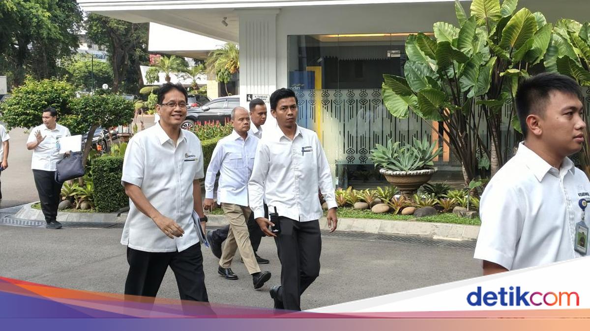 Purbaya Jelaskan Maksud Prabowo Sebut 'Orang Desa Tidak Pakai Dolar'