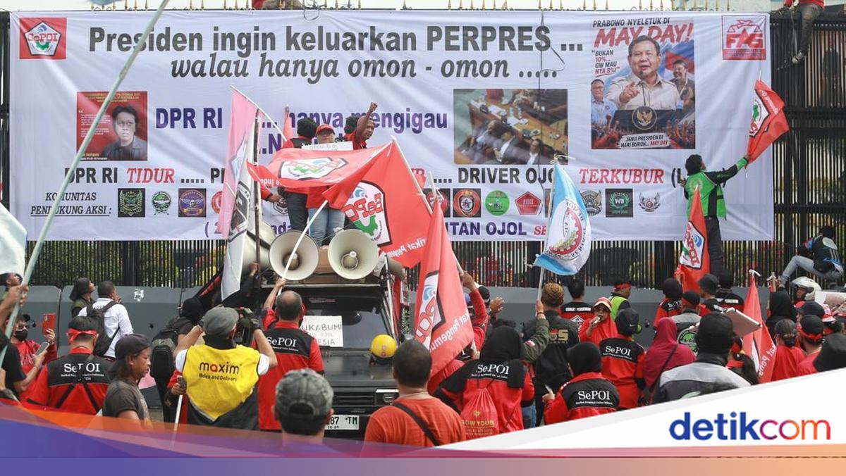 Ojol Demo di DPR Tuntut Tarif Adil