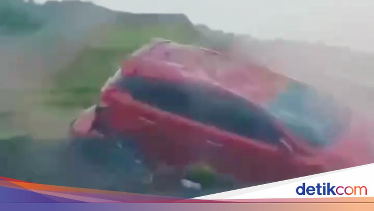 Wanita Tewas Tergeletak di Bogor Terekam CCTV Dibuang Pelaku dari Jalan Tol