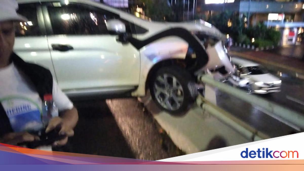 Ada Kecelakaan, Lalin Tol Dalkot Slipi Arah Semanggi Macet Malam Ini