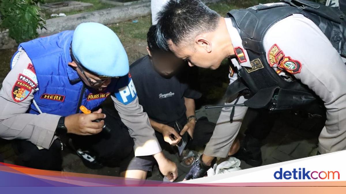 11 Orang di Jakpus Diamankan Usai Kedapatan Bawa Sajam-Obat Terlarang