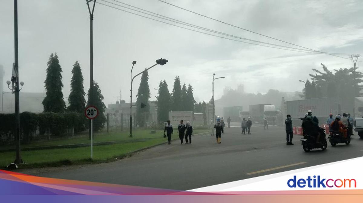 Ledakan Terjadi di Pabrik Kimia di Cilegon, Asap Berbau Menyengat Menyebar