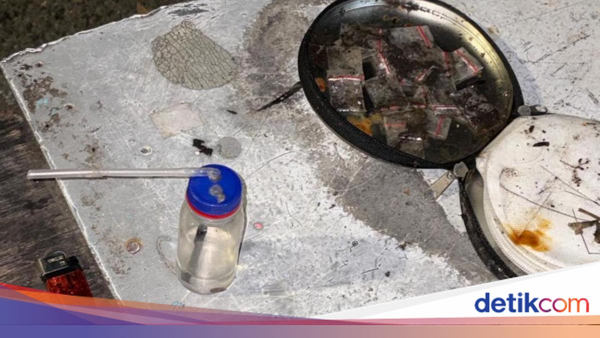 Patroli di Jakbar, Brimob Polda Metro Amankan Dua Pemuda Bawa Narkoba