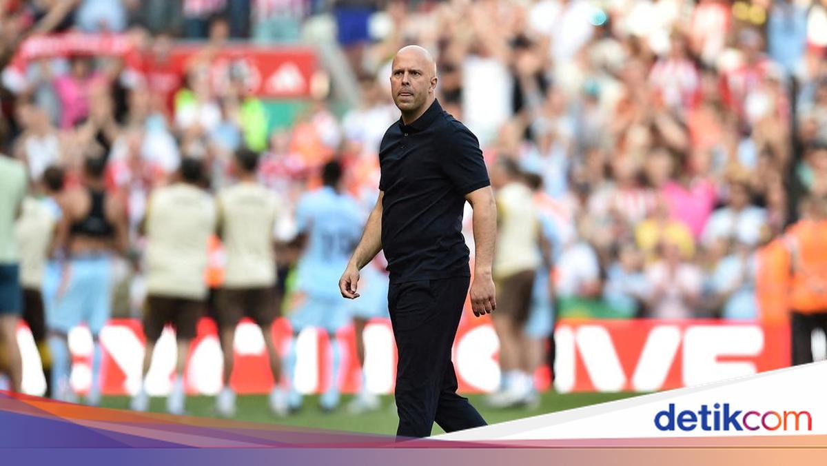Pemilik Liverpool: Bukan Keputusan Mudah Memecat Slot