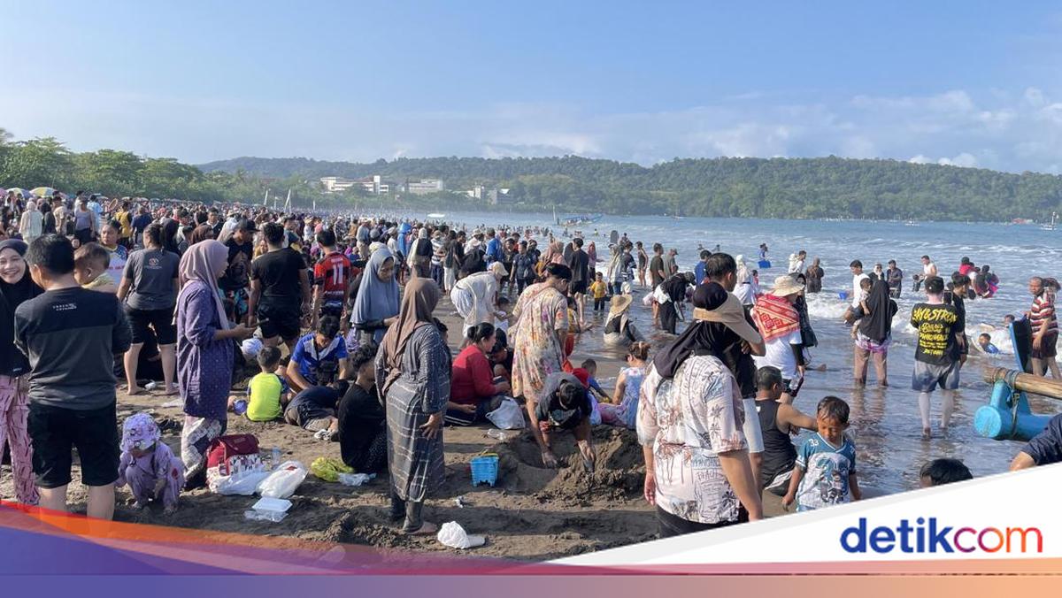 Long Weekend & Rayakan Persib Juara, Pangandaran Jadi Lautan Manusia